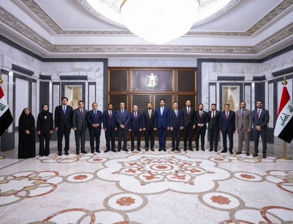 مركز البوصلة للحوار والدراسات يشارك في اجتماع نخبة مراكز الدراسات والبحوث العراقية مع رئيس مجلس الوزراء السيد علي فالح الزيدي  لبحث آليات تطوير عمل مراكز الدراسات وتعزيز تواصلها مع الجهات الحكومية، بما يسهم في دعم صناعة القرار وتقديم الرؤى والسياسات المبنية على البحث والتحليل.